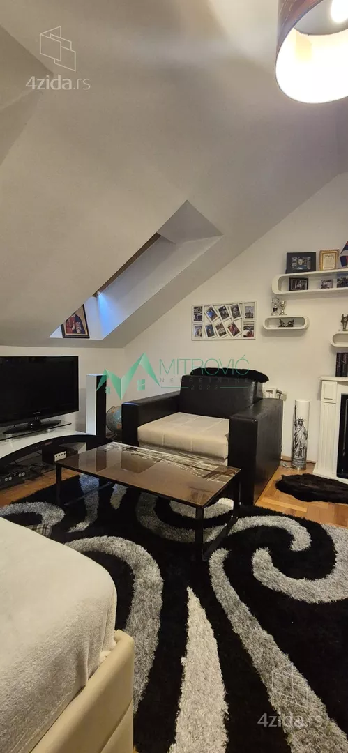 Četvoroiposoban stan | 4zida