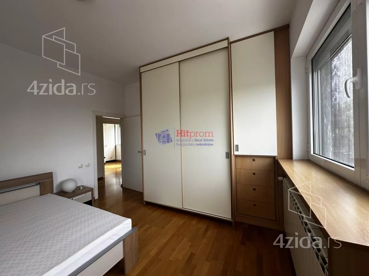 Četvoroiposoban stan | 4zida