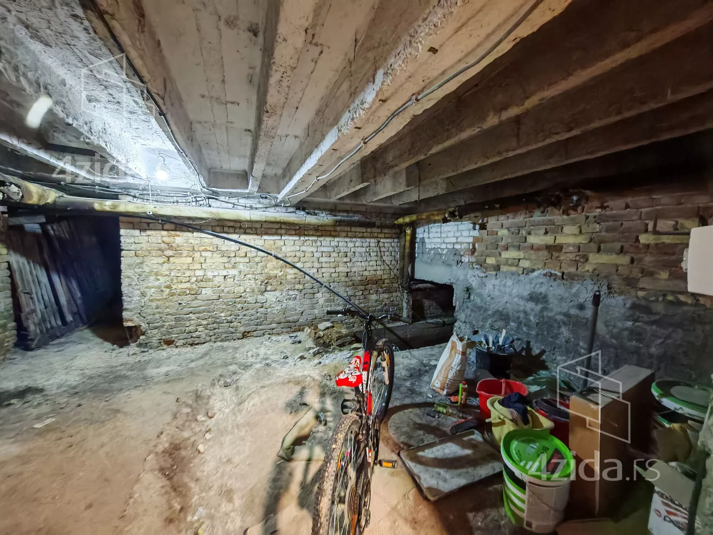 Troiposoban stan | 4zida