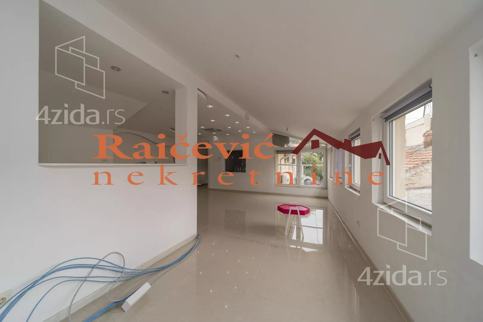 Poslovni prostor | 4zida