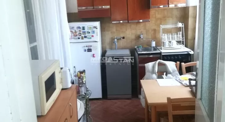 Petoiposoban stan | 4zida