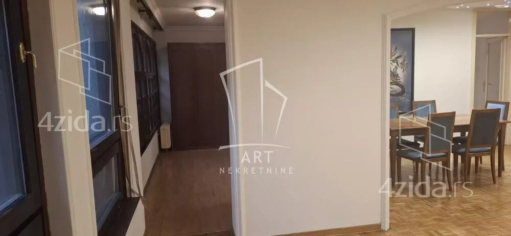 Četvoroiposoban stan | 4zida