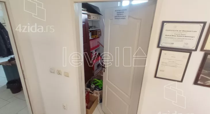 Poslovni prostor | 4zida