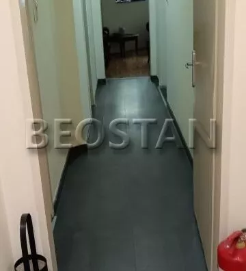 Šestoiposoban stan | 4zida