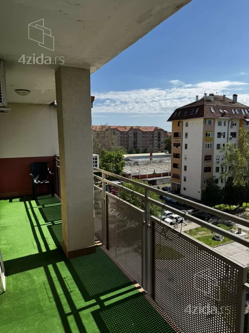 Četvoroiposoban stan | 4zida