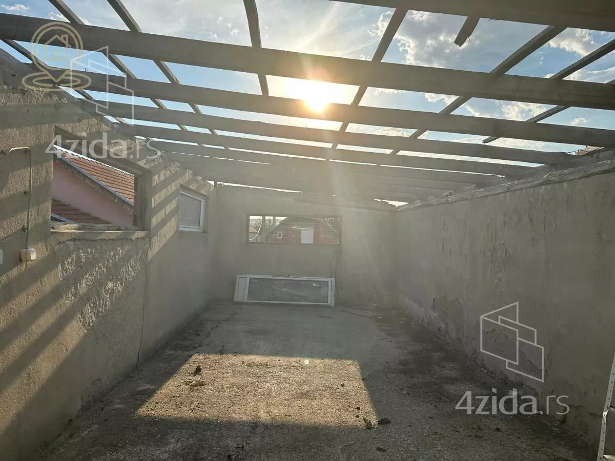 Plac | 4zida