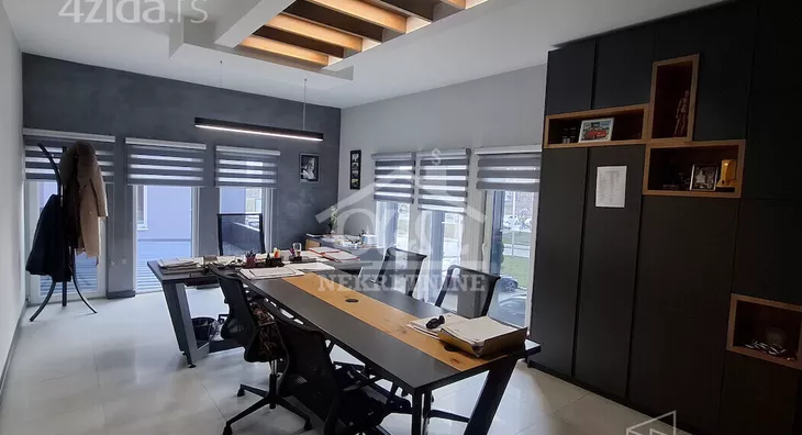 Poslovna zgrada | 4zida