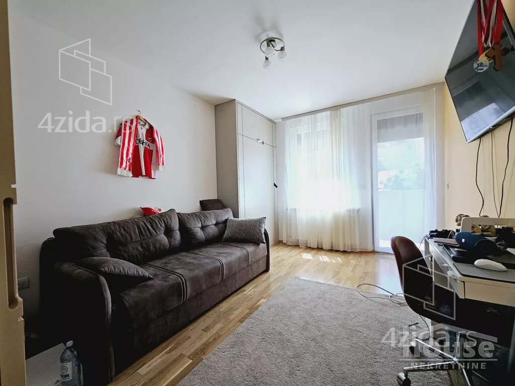 Petosoban stan | 4zida