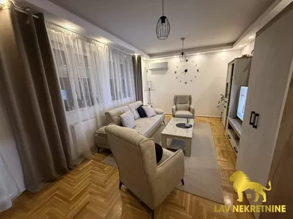 KRALJA MILANA | 4zida.rs