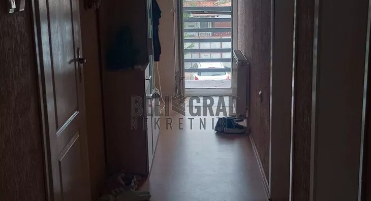 Šestosoban stan | 4zida