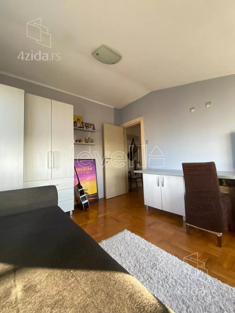 Šestosoban stan | 4zida