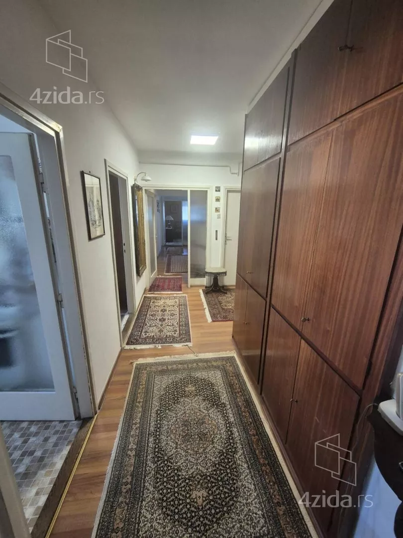 Četvoroiposoban stan | 4zida