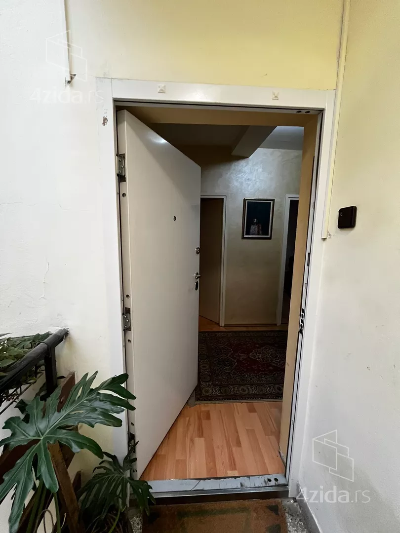 Šestosoban stan | 4zida