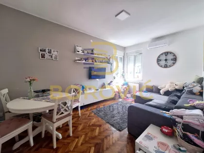 Vukov Spomenik | 4zida.rs