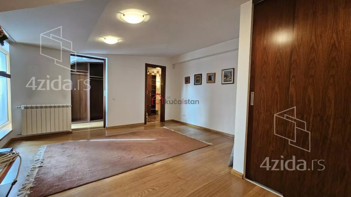 Sedmosoban stan | 4zida