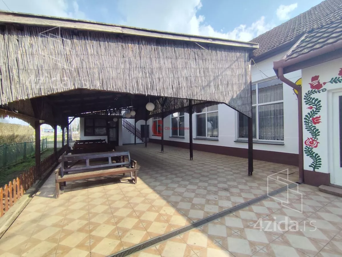 Poslovna zgrada | 4zida