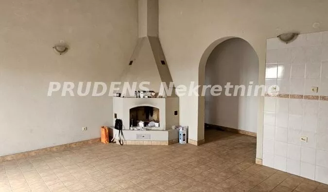 Poslovna zgrada | 4zida