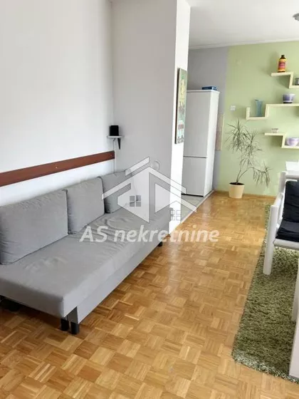 Crveni Krst Vračar | 4zida.rs