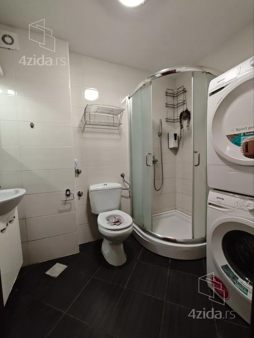 Četvoroiposoban stan | 4zida