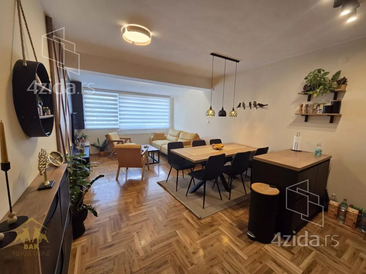 Četvorosoban stan | 4zida