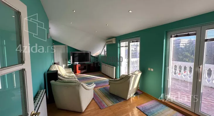 Sedmosoban stan | 4zida