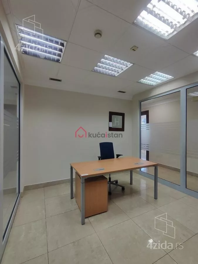Poslovna zgrada | 4zida