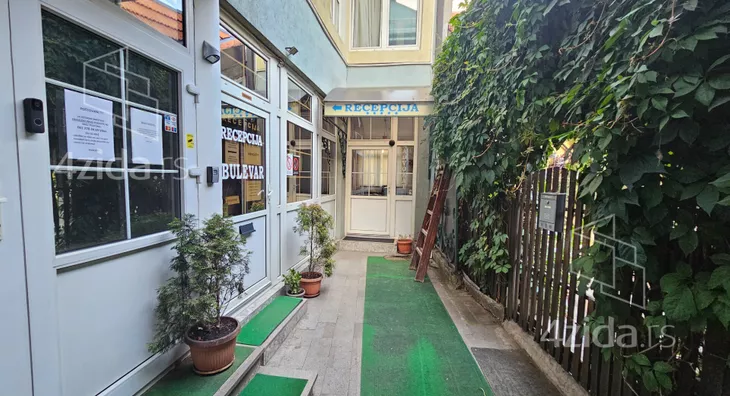 Poslovna zgrada | 4zida