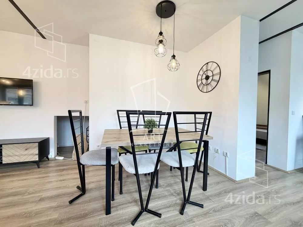 Petoiposoban stan | 4zida