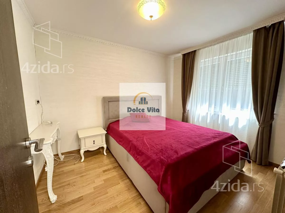 Šestosoban stan | 4zida