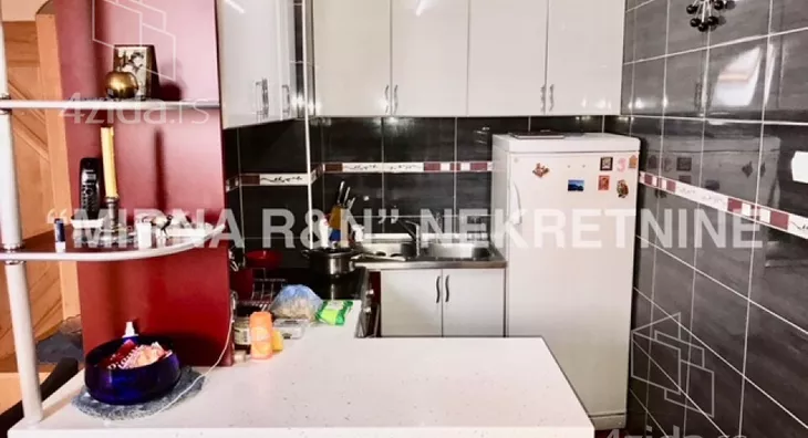 Četvoroiposoban stan | 4zida