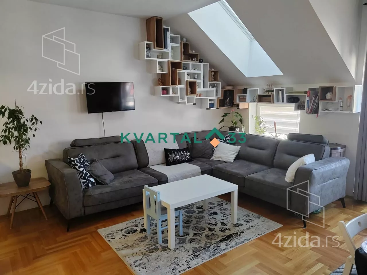 Četvoroiposoban stan | 4zida