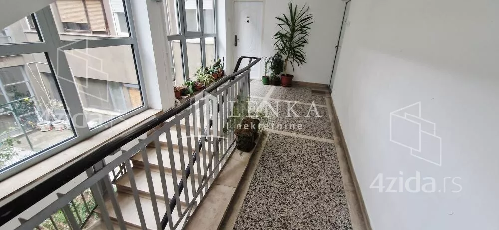 Četvoroiposoban stan | 4zida