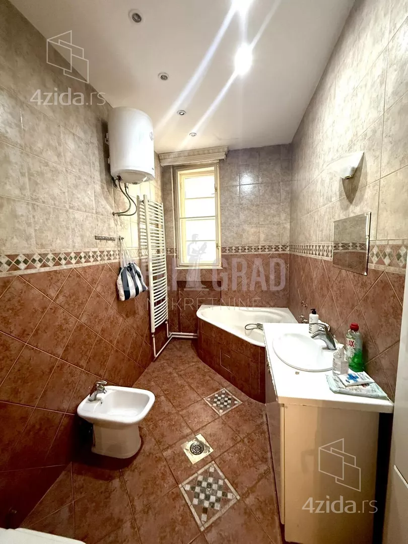 Šestosoban stan | 4zida