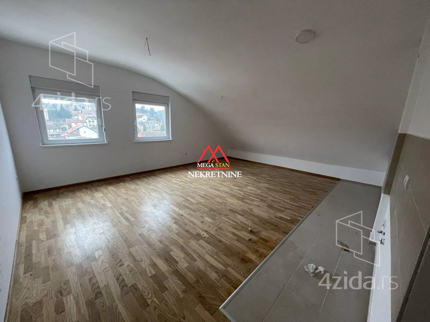 Troiposoban stan | 4zida