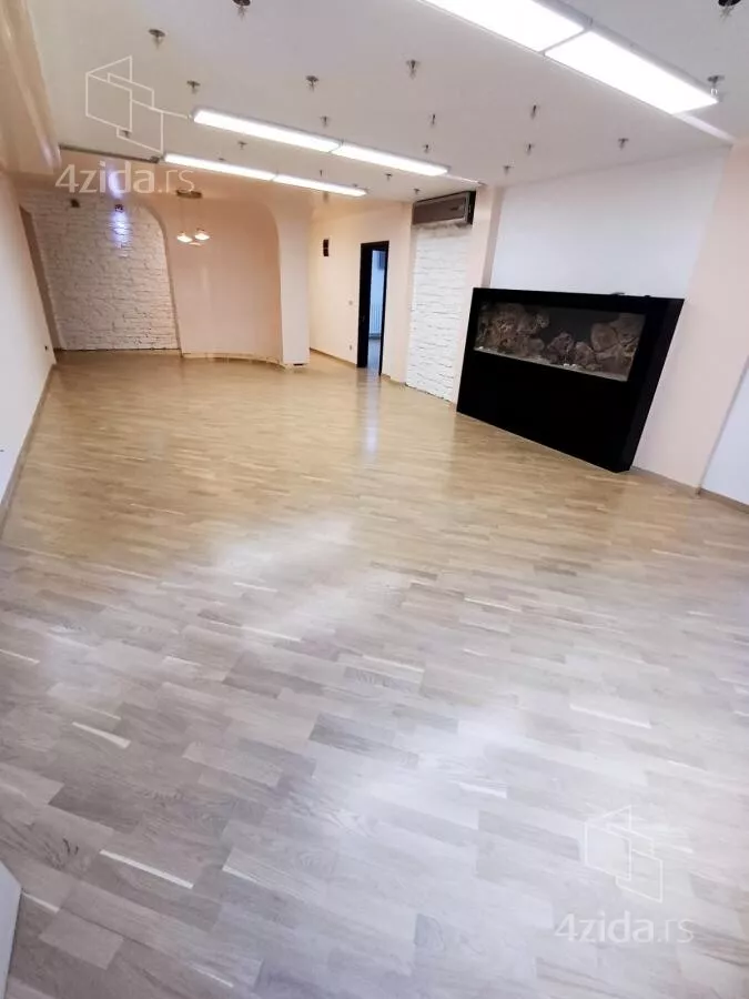 Četvoroiposoban stan | 4zida