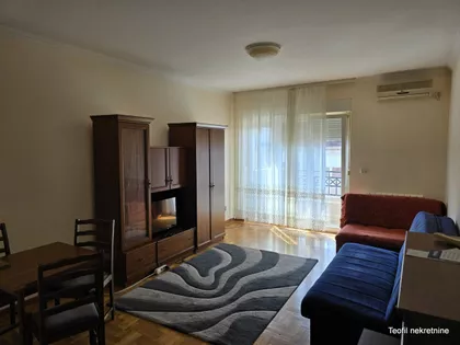 Gvozdićeva | 4zida.rs