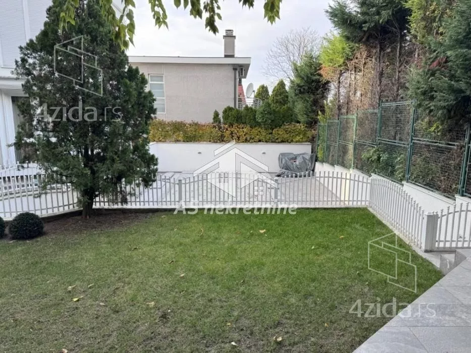 Četvoroiposoban stan | 4zida