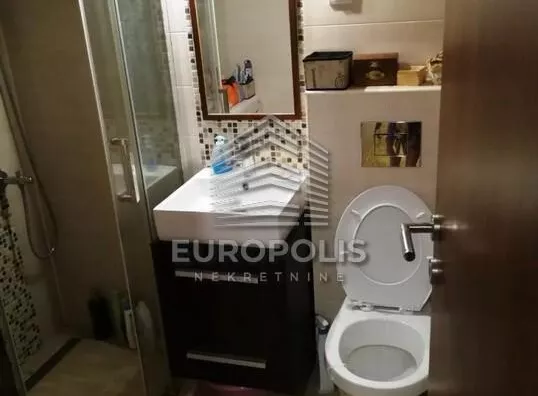Šestosoban stan | 4zida