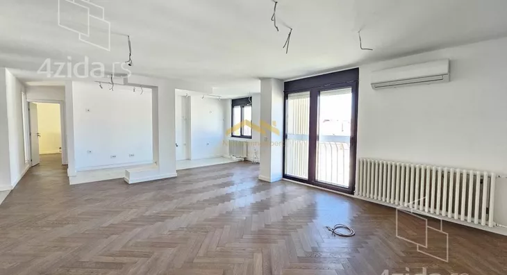 Četvoroiposoban stan | 4zida