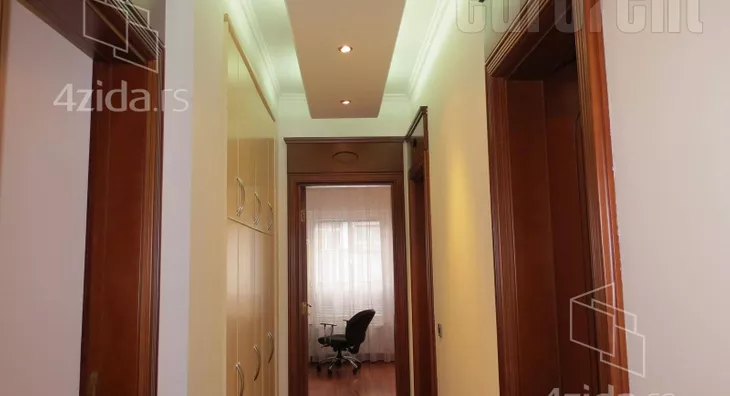 Šestosoban stan | 4zida