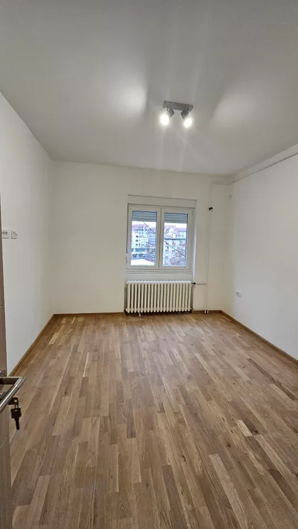 Pariske Komune 11 | 4zida.rs