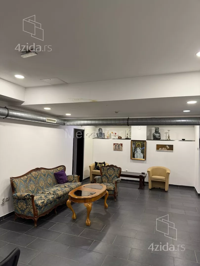 Poslovna zgrada | 4zida