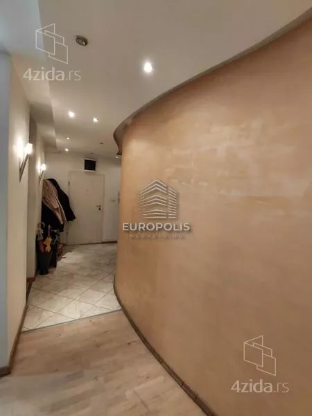 Četvoroiposoban stan | 4zida