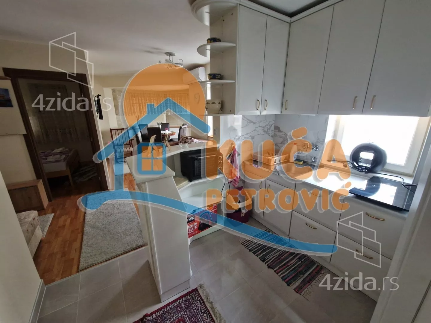 Troiposoban stan | 4zida