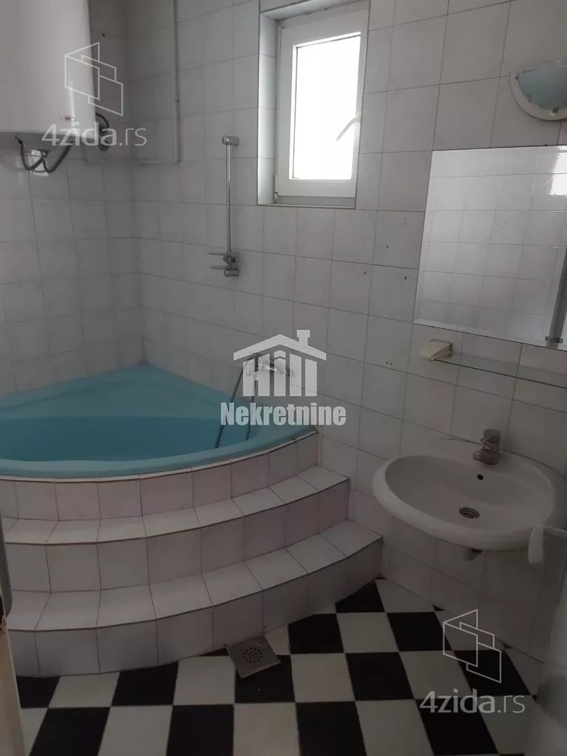 5-etažna kuća | 4zida