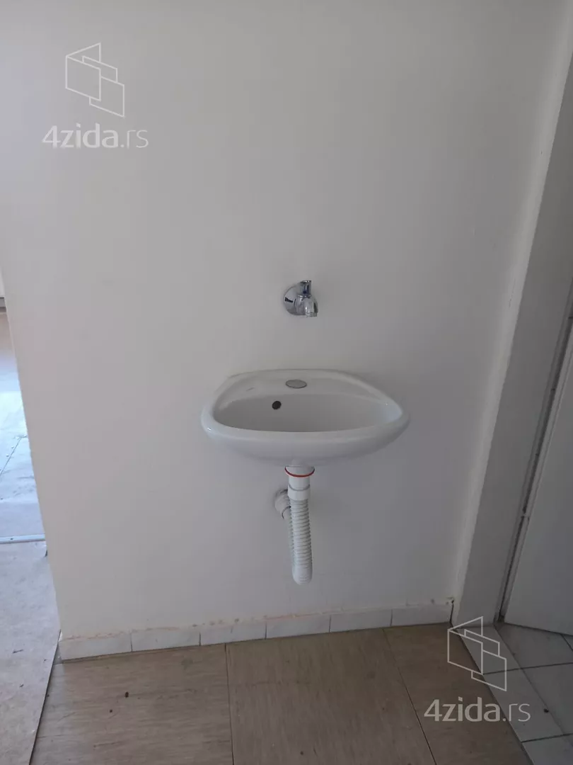 Lokal | 4zida