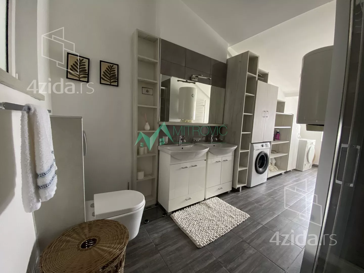 Četvoroiposoban stan | 4zida