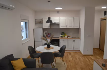 Stari Banovci | 4zida.rs