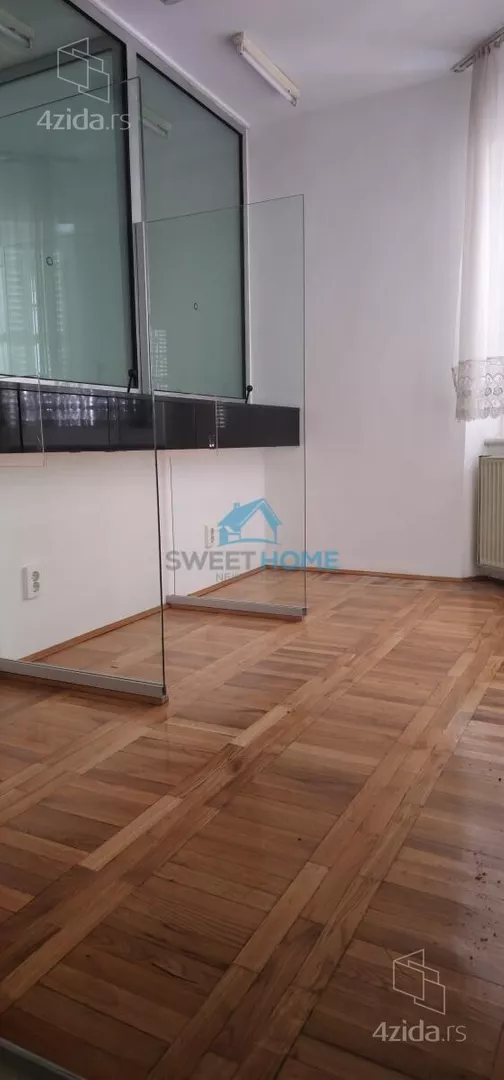 Poslovna zgrada | 4zida