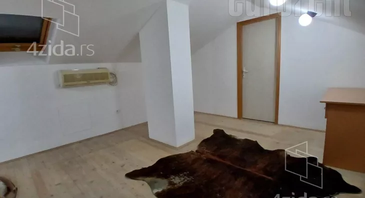 Šestosoban stan | 4zida